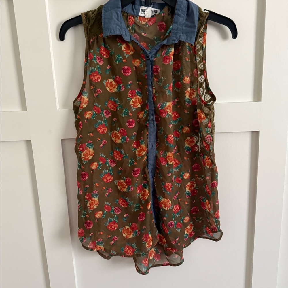 Floral Sleeveless Top with Denim Collar